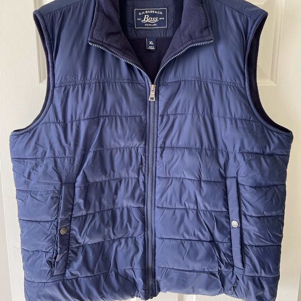 G.H bass men’s navy puffer vest